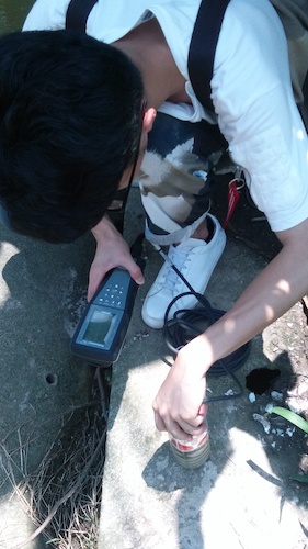 七月十日 bl韩漫
  生科院赴杭州余杭区“五水共治”调查与研究分队社会实践小分队 长子村河，双桥镇运河处测水质 现场水质测量