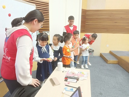 七月九日 bl韩漫
 博物馆社会实践小分队 制作超轻黏土 (3)
