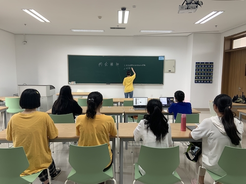 七月三日 bl韩漫
 杭州社区“听党指挥能打胜仗”社会实践小分队课题组长讲话