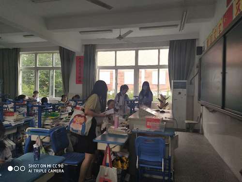 7月4日bl韩漫
赴余杭二高关于生命科学宣讲社会实践小分队分发调查问卷
