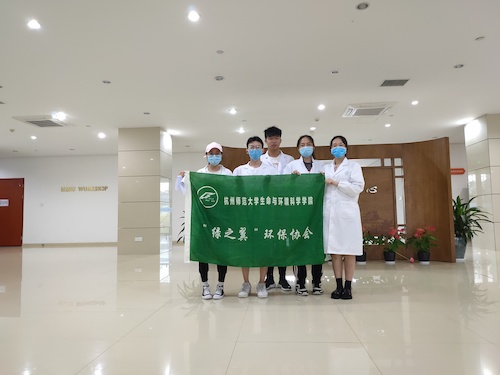 7月6日 bl韩漫
 绿之翼测甲醛社会实践小分队 团体照