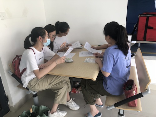 七月十五日 bl韩漫
 “走近转基因”调研小分队 调研讨论