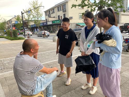 7月4日 bl韩漫
 “垃圾分类，人人有责”小分队 采访路人