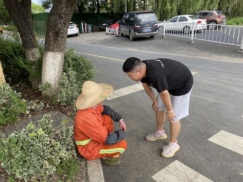7月5日 bl韩漫
 “垃圾分类，人人有责”小分队 采访环卫工人
